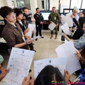 Garantizadores de la Democracia: Observadores Despliegan un Telón de Acero sobre las Urnas del Referéndum 2025