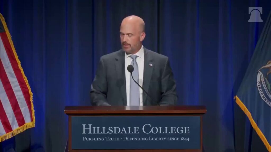 KEVIN ROBERTS, DEL HERITAGE FOUNDATION, EMITE UN MANIFIESTO ÉTICO: “NO PRACTICAMOS LA CANCELACIÓN DE PERSONAS”