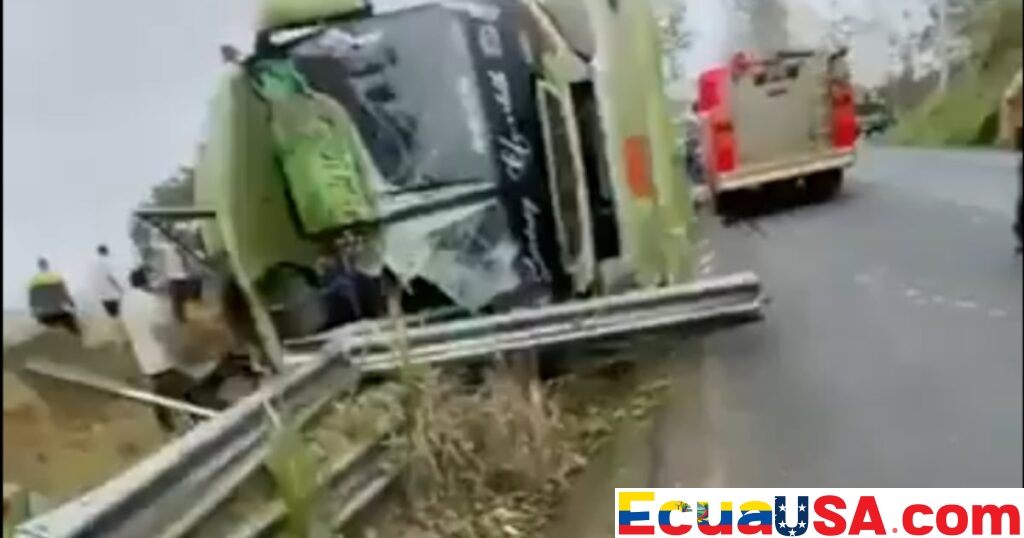 Tragedy in Chone: Death Toll Rises to 10 After Interprovincial Bus Overturn