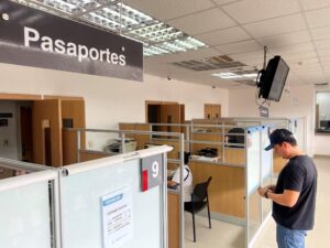 The End of the Line: Passport Demand Plummets 58%, Ecuador Abolishes Appointment Chaos