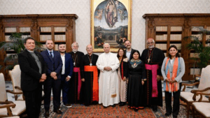 A ativista equatoriana Patricia Gualinga se reúne com o Papa Leo XIV para defender a Amazônia