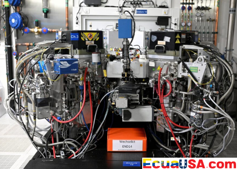 La Guerra Fría de los Chips Golpea a la Industria Automotriz: Nissan y Mercedes Alertan Sobre Paradas de Producción Inminentes en Medio de un Conflicto Geopolítico