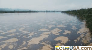 Derrame Masivo de Petróleo en el Río Esmeraldas de Ecuador Tras la Ruptura de un Oleoducto