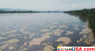 Derrame Masivo de Petróleo en el Río Esmeraldas de Ecuador Tras la Ruptura de un Oleoducto