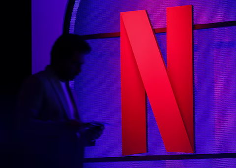 LA MEGA-FUSIÓN QUE ESTREMECERÍA HOLLYWOOD: NETFLIX EXPLORA UNA OFERTA POR WARNER BROS. DISCOVERY