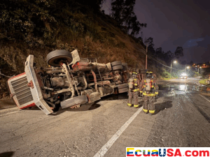 Cierre total en la Simón Bolívar a la altura de Gualo: tráfico colapsado y rutas alternas en el norte de Quito