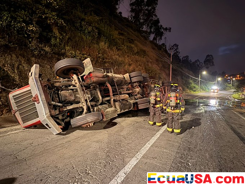 Cierre total en la Simón Bolívar a la altura de Gualo: tráfico colapsado y rutas alternas en el norte de Quito