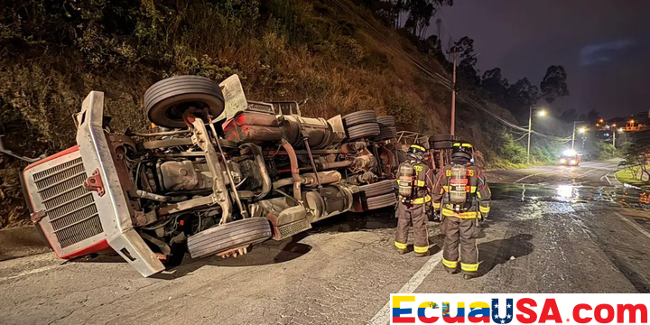 Tanker Upturns on Simón Bolívar: Breach of Asphalt and Traffic Chaos