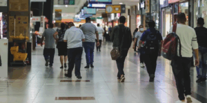 Maré de Novembro: Guayaquil Mobiliza Mais de 346.000 Passageiros Durante o Feriado