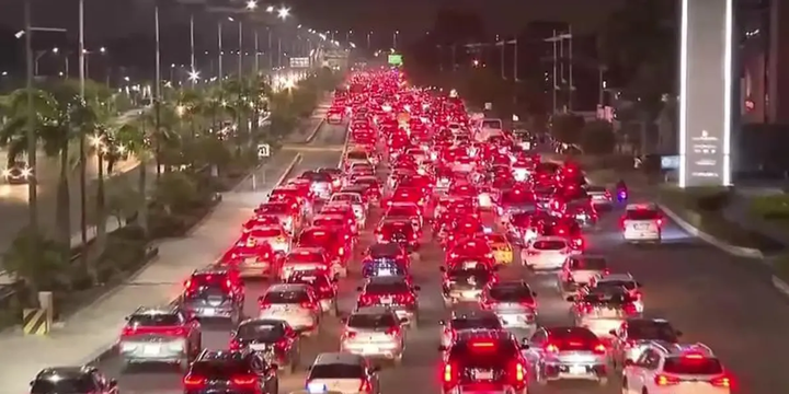 PESADILLA DE HALLOWEEN EN SAMBORONDÓN: FIESTA PRIVADA PARALIZA AVENIDA EXCLUSIVA DURANTE 40 MINUTOS