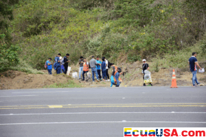 Baches del Progreso: Estancamiento Burocrático de Tres Meses Detiene Proyecto Vial Clave en Manabí