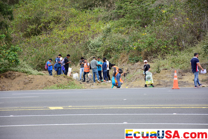 Baches del Progreso: Estancamiento Burocrático de Tres Meses Detiene Proyecto Vial Clave en Manabí