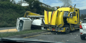 INFERNO ON THE ASPHALT: MULTIPLE CRASH CLOSES RUTA VIVA AS TRUCKS BURN AND OVERTURN IN QUITO