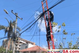 Cuenca Clears the Skyline: Unused Cables Removed in Puertas del Sol