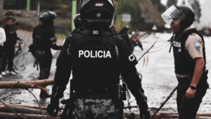 GUAYAS EN ALERTA: ADOLESCENTE MUERE TRAS DISPARAR A LA POLICÍA DURANTE PERSECUCIÓN EN LOMAS DE SARGENTILLO