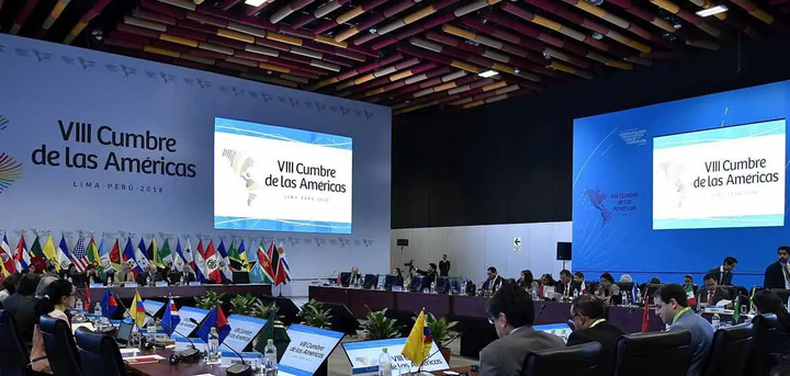 Political Chronicle: The Dominican Republic in the Eye of the Storm