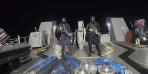 OPERACIÓN ESCUDO DEL PACÍFICO: LA ARMADA ECUATORIANA GOLPEA A TRAFICANTES DE ARMAS CON APOYO CLAVE DE EE.UU.