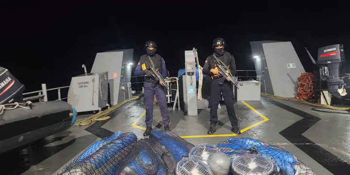 OPERACIÓN ESCUDO DEL PACÍFICO: LA ARMADA ECUATORIANA GOLPEA A TRAFICANTES DE ARMAS CON APOYO CLAVE DE EE.UU.