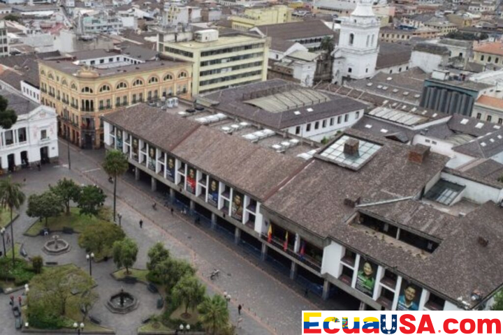 PRIVILEGIOS VS. BACHES: La Compra de Vehículos de Medio Millón en Quito Genera Indignación Pública