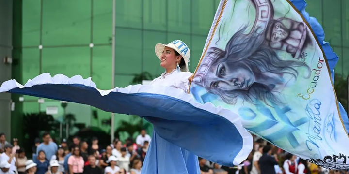 ENTRE JUBILEO Y VIGILANCIA: MANTA CELEBRA 103 AÑOS DE CANTONIZACIÓN CON DESFILE Y CONCIERTO MASIVO