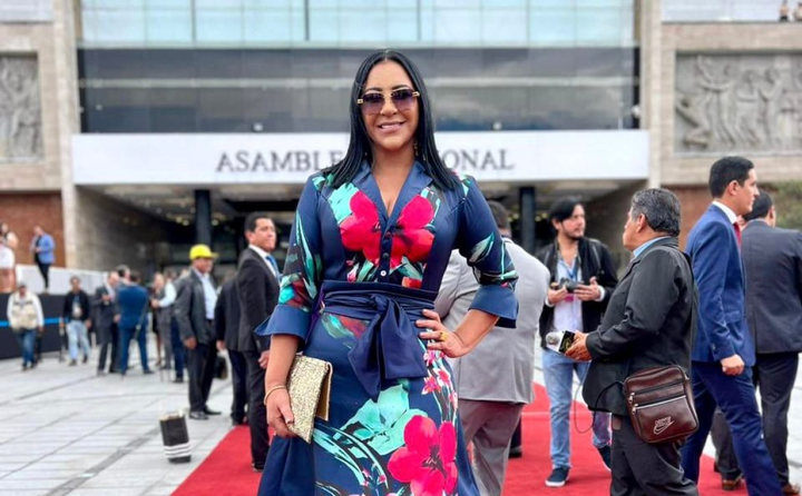 Controversy in Esmeraldas: Prefect Zambrano Distributes President Noboa Dolls to Vulnerable Children