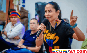 Luisa González Criticizes President Noboa for Suggesting AI Could Draft Ecuador’s Constitution