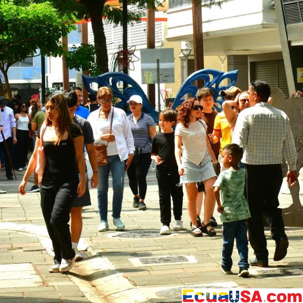 Panama Street on Edge: From Worn Blocks to Renewal – A Guayaquil Chronicle