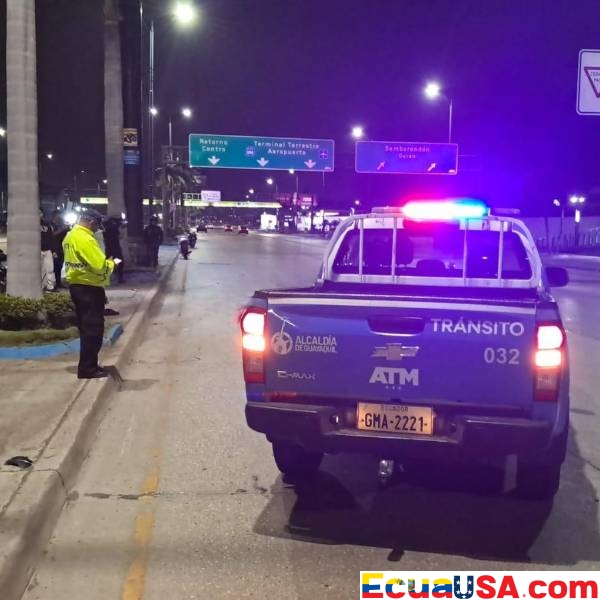 Velocidad y Silencio: Trágico Accidente de Motocicleta en Guayaquil Cobra Dos Vidas