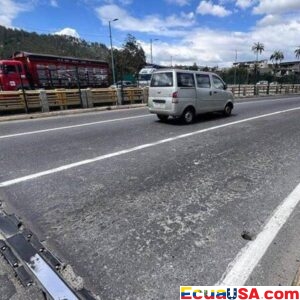“Cuando Cae la Noche y Cierran las Vías: El Mantenimiento del Puente Gualo Transforma el Tráfico Nocturno en Quito”