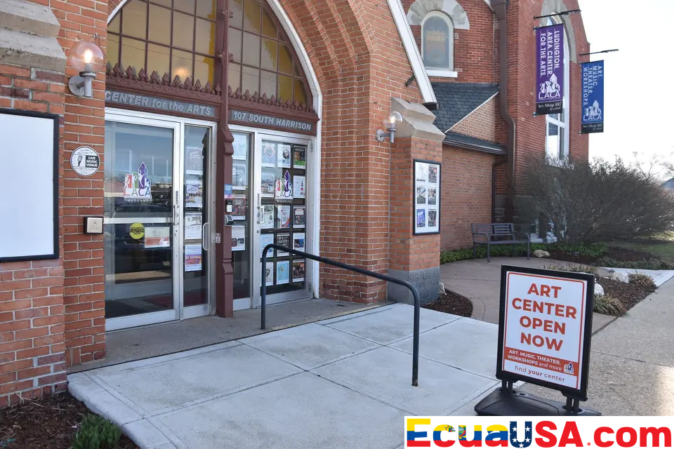 LACA convoca a artistas internacionales para la exposición de collage “Cut, Paste, Create”