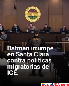 ¡Batman contra ICE! Hombre encapuchado irrumpe en reunión de Santa Clara para atacar políticas migratorias