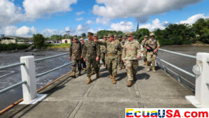 El jefe del Comando Sur de EE.UU. se planta en la selva fronteriza de Ecuador: "Las mafias tienen menos caminos para esconderse"