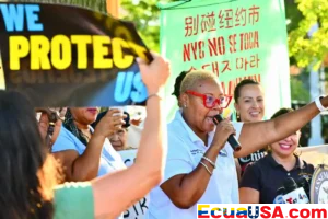 "Esto no es aplicación de la ley, es crueldad y abuso de poder": funcionarios electos de Queens lanzan una semana de talleres puerta a puerta mientras el ICE detiene a alguien cada día en East Elmhurst