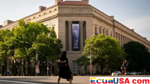 El DOJ obliga a los 50 estados a denunciar a los inmigrantes indocumentados al DHS o perder sus fondos de asistencia social: la nueva arma legal de Trump que convierte al trabajador social en informante del ICE