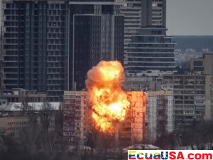 El mayor ataque con drones de la guerra: Ucrania envió más de 1.000 aparatos contra Moscú en el último día de las elecciones rusas — y la Refinería de Kapotnia ardió en llamas
